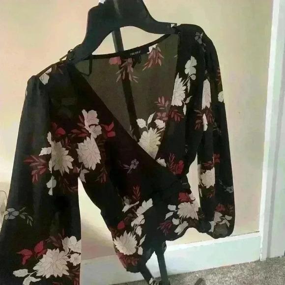 Black Floral Wrap Blouse Top Women’s Size S - Picture 6 of 10
